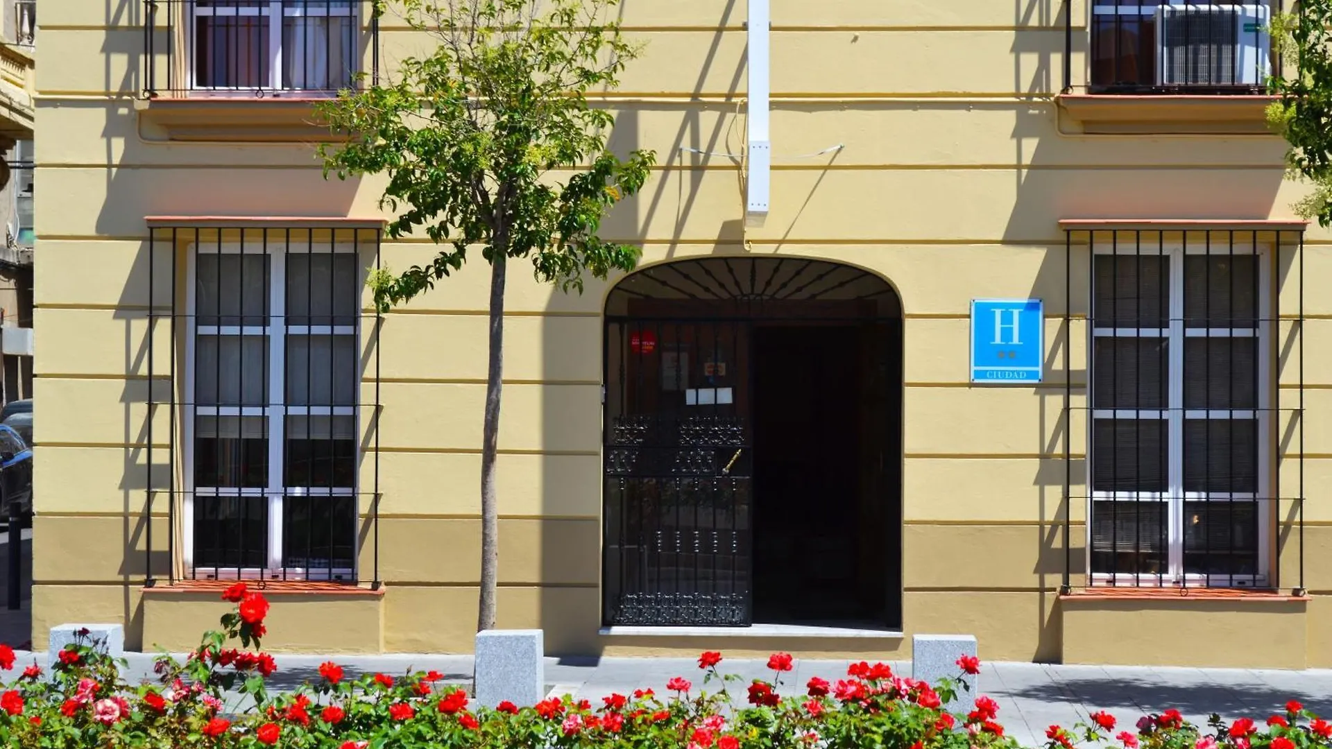Hotel Don Manuel contacts